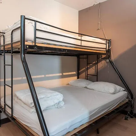 Lägenhet Spacious For 7 People